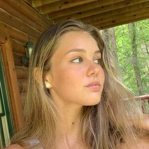 Meet your Posher, Emeline